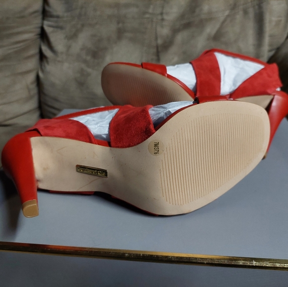 LOUISE et Cie Red Heel Sandals - Picture 2 of 8